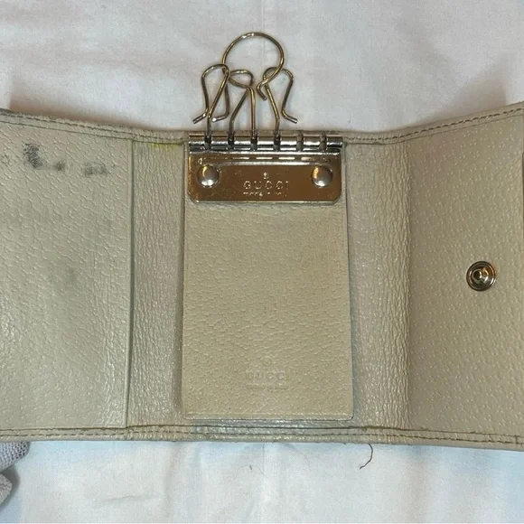 GUCCI MONOGRAM KEY HOLDER - Picture 7 of 7